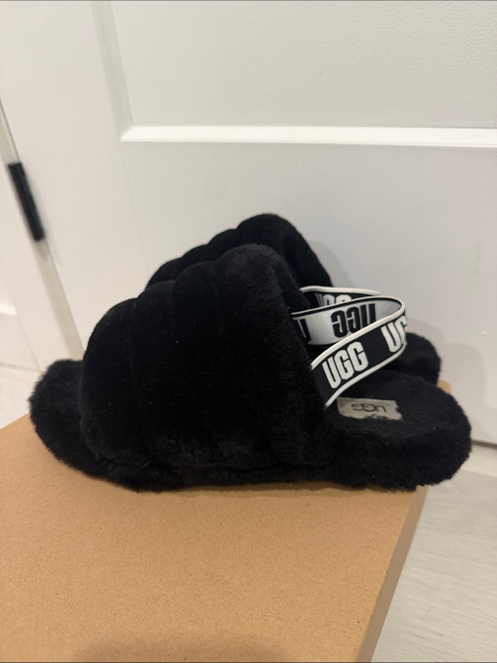 Ugg fluff ya slides size 4